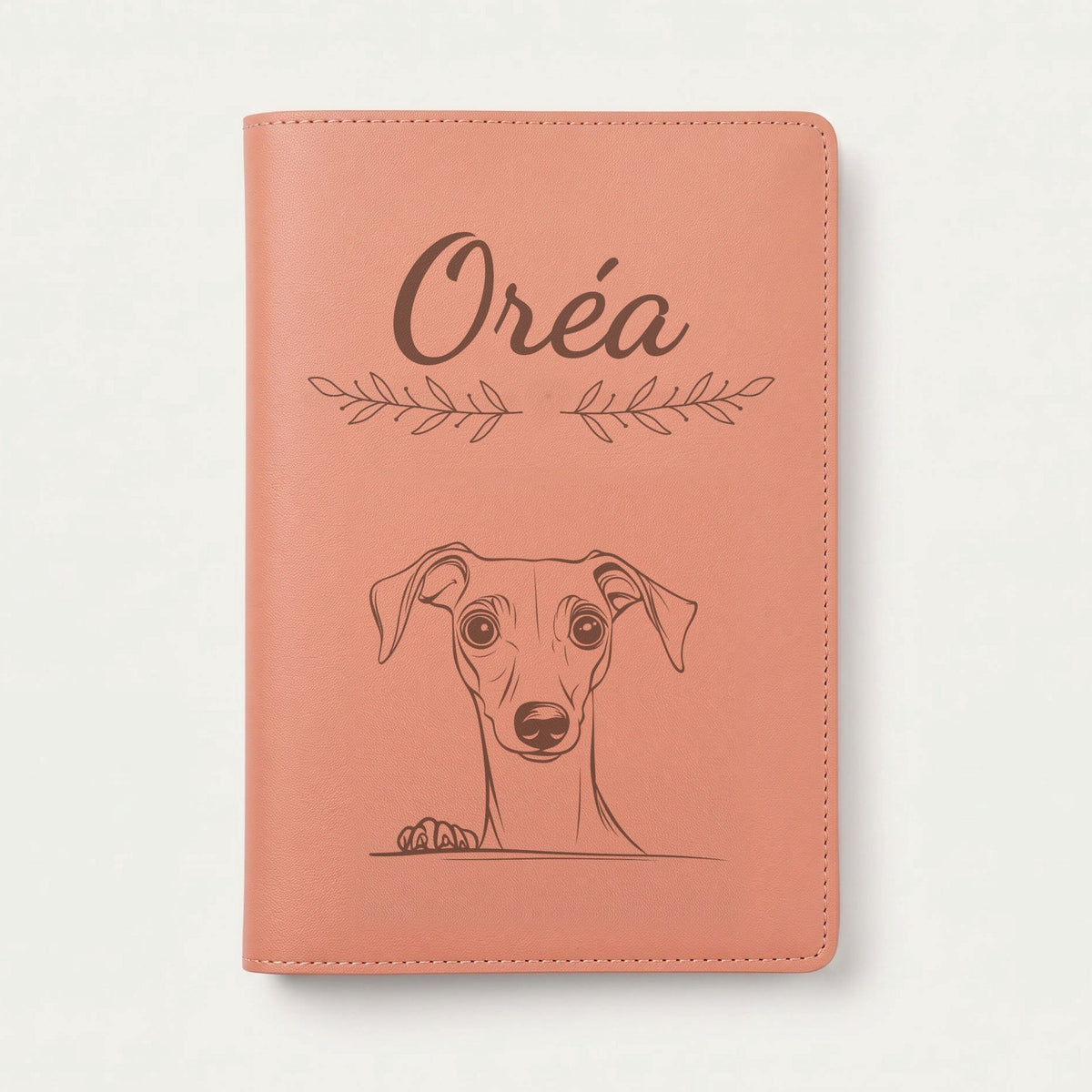 Protège carnet de santé chien personnalisé – Petit lévrier italien — Terracotta — Rameaux — gravure « Oréa »