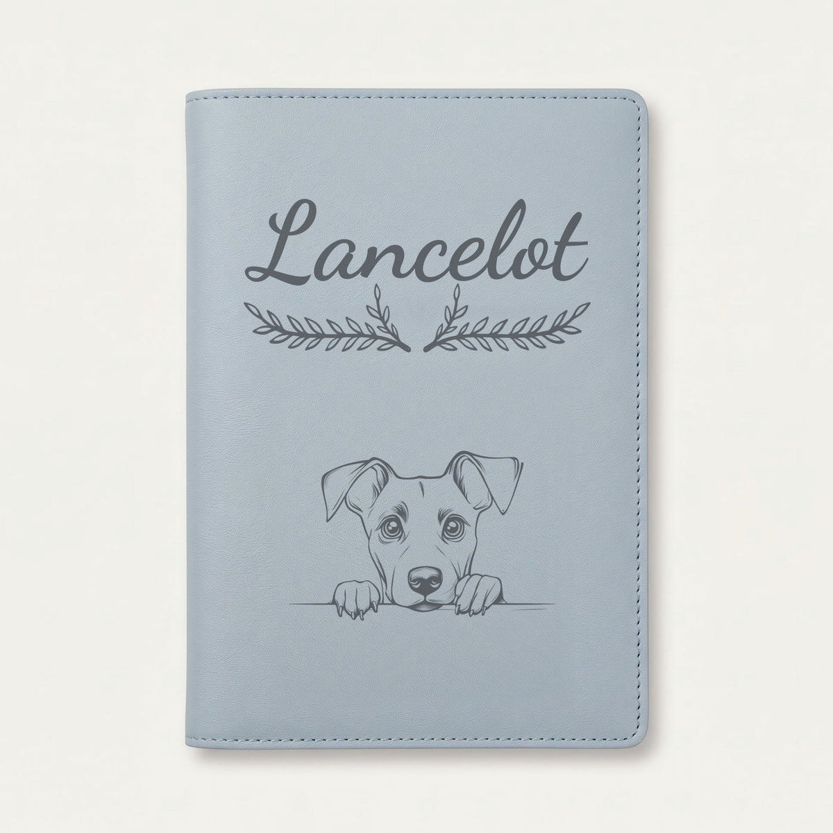 Protège carnet de santé chien personnalisé – Pinscher allemand — Bleu nuage — Bouquet — gravure « Lancelot »