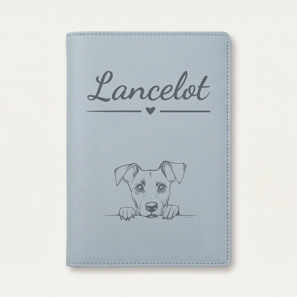Protège carnet de santé chien personnalisé – Pinscher allemand — Bleu nuage — Cœur — gravure « Lancelot »