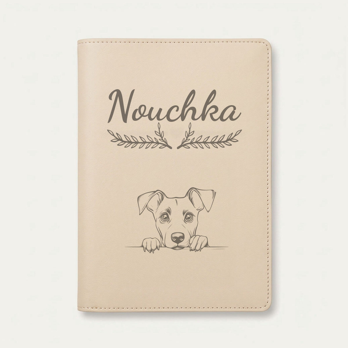 Protège carnet de santé chien personnalisé – Pinscher allemand — Crème vanille — Bouquet — gravure « Nouchka »