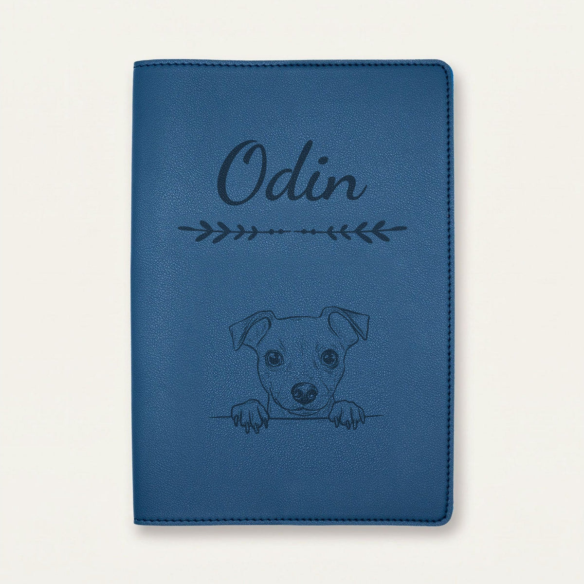 Protège carnet de santé chien personnalisé – Pinscher nain — Bleu nuit — Flèche — gravure « Odin »