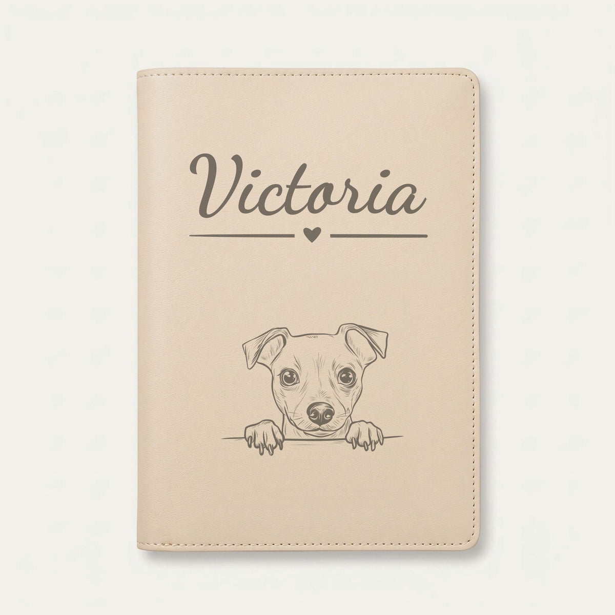 Protège carnet de santé chien personnalisé – Pinscher nain — Crème vanille — Cœur — gravure « Victoria »