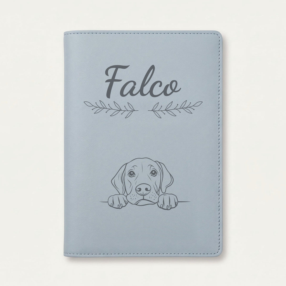 Protège carnet de santé chien personnalisé – Pointer anglais — Bleu nuage — Rameaux — gravure « Falco »