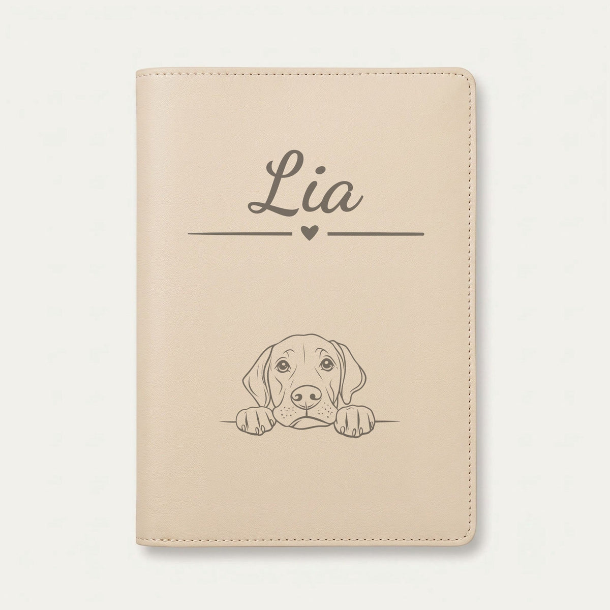Protège carnet de santé chien personnalisé – Pointer anglais — Crème vanille — Cœur — gravure « Lia »