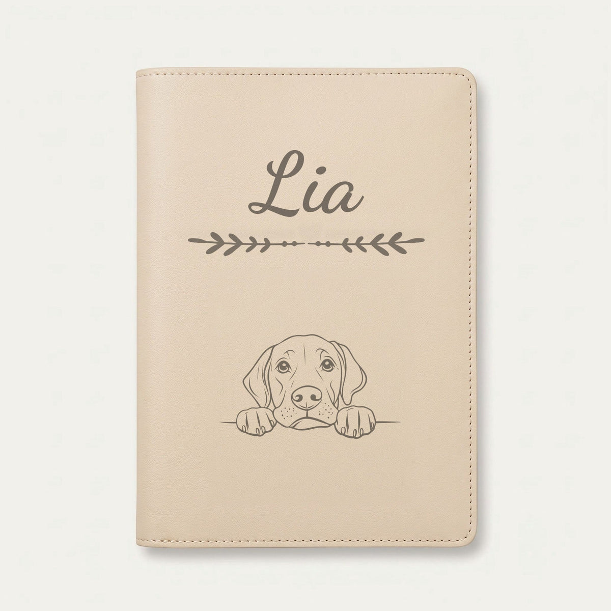 Protège carnet de santé chien personnalisé – Pointer anglais — Crème vanille — Flèche — gravure « Lia »