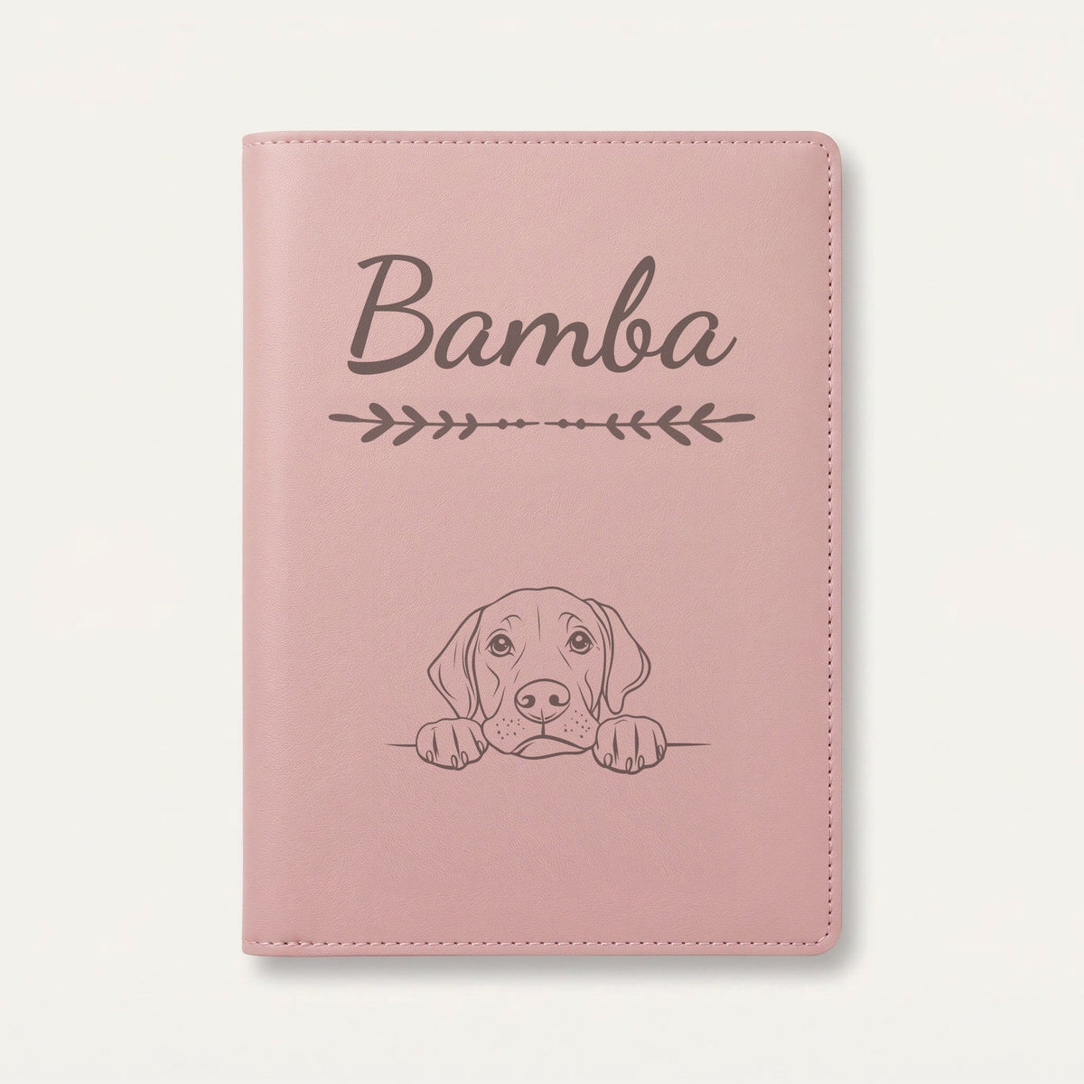 Protège carnet de santé chien personnalisé – Pointer anglais — Rose dragée — Flèche — gravure « Bamba »