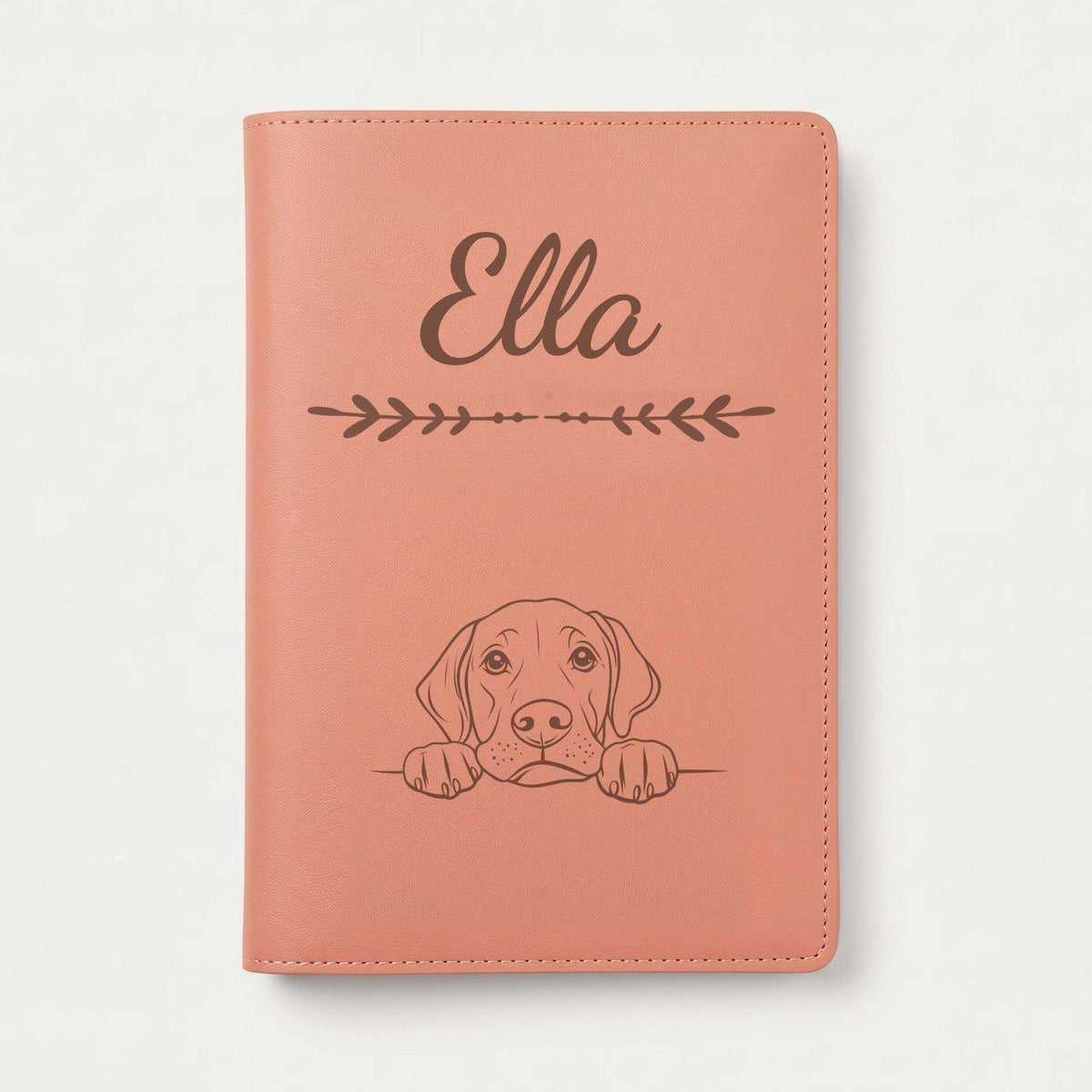 Protège carnet de santé chien personnalisé – Pointer anglais — Terracotta — Flèche — gravure « Ella »