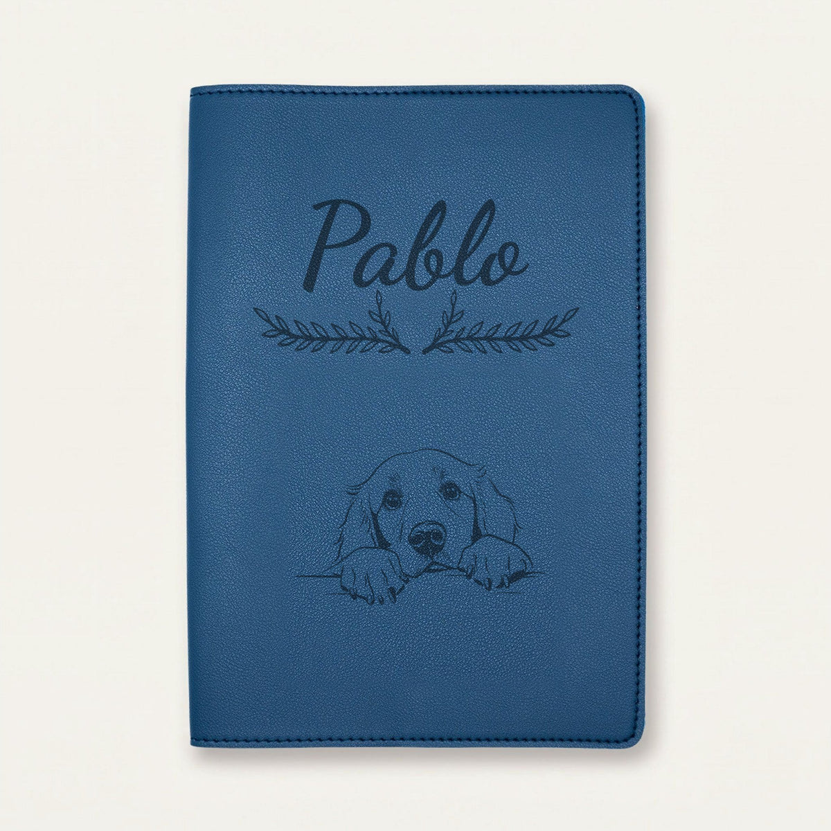 Protège carnet de santé chien personnalisé – Retriever à poil plat — Bleu nuit — Bouquet — gravure « Pablo »