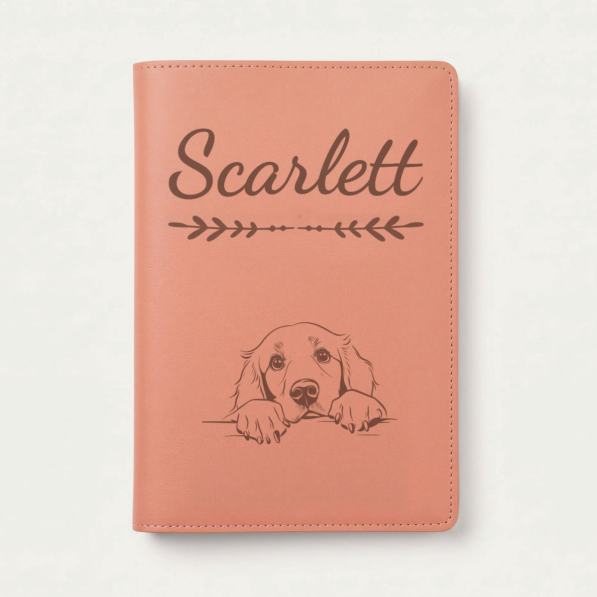 Protège carnet de santé chien personnalisé – Retriever à poil plat — Terracotta — Flèche — gravure « Scarlett »