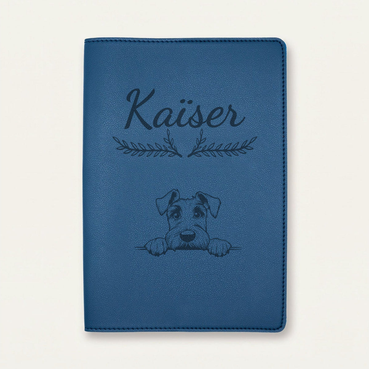 Protège carnet de santé chien personnalisé – Schnauzer géant — Bleu nuit — Bouquet — gravure « Kaïser »