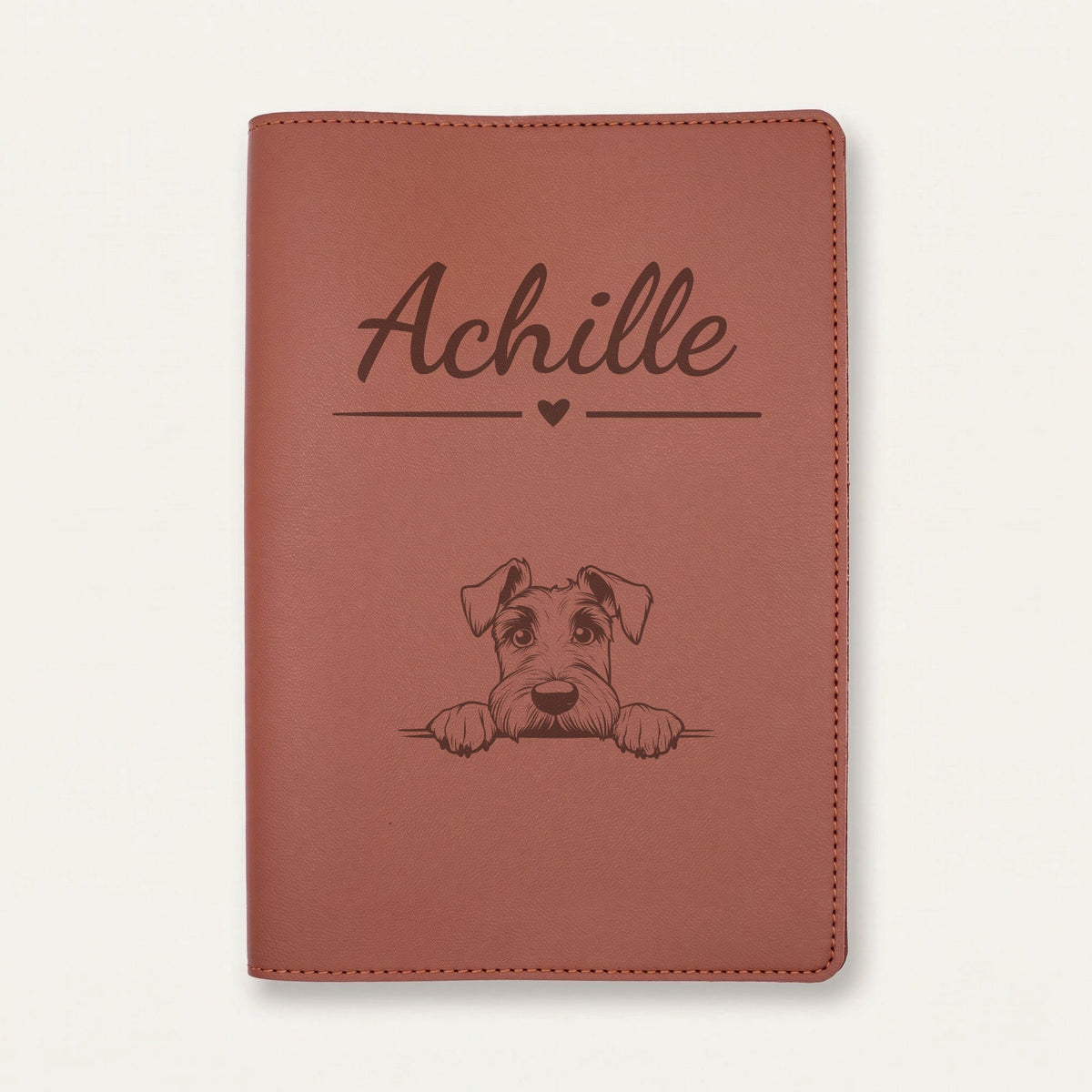 Protège carnet de santé chien personnalisé – Schnauzer géant — Chocolat — Cœur — gravure « Achille »