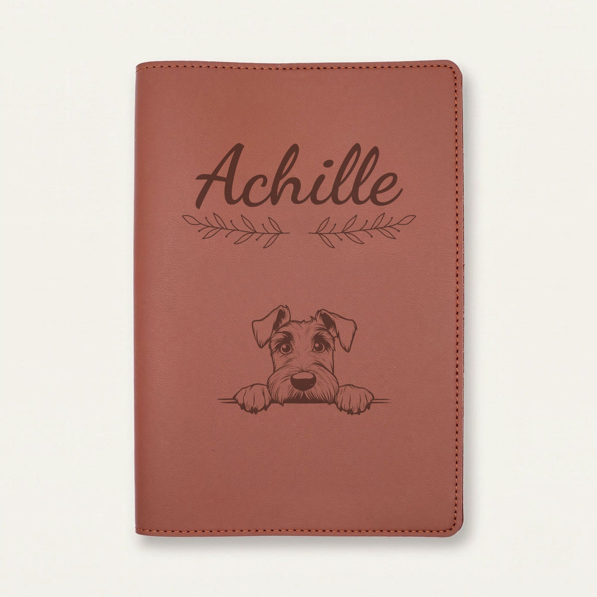 Protège carnet de santé chien personnalisé – Schnauzer géant — Chocolat — Rameaux — gravure « Achille »