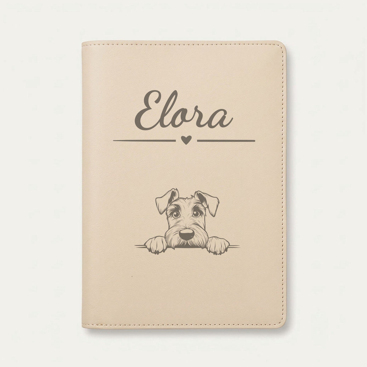 Protège carnet de santé chien personnalisé – Schnauzer géant — Crème vanille — Cœur — gravure « Elora »