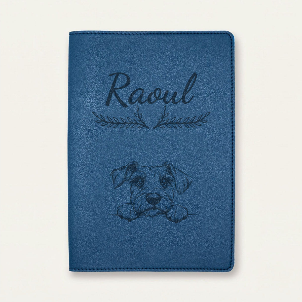 Protège carnet de santé chien personnalisé – Schnauzer nain — Bleu nuit — Bouquet — gravure « Raoul »