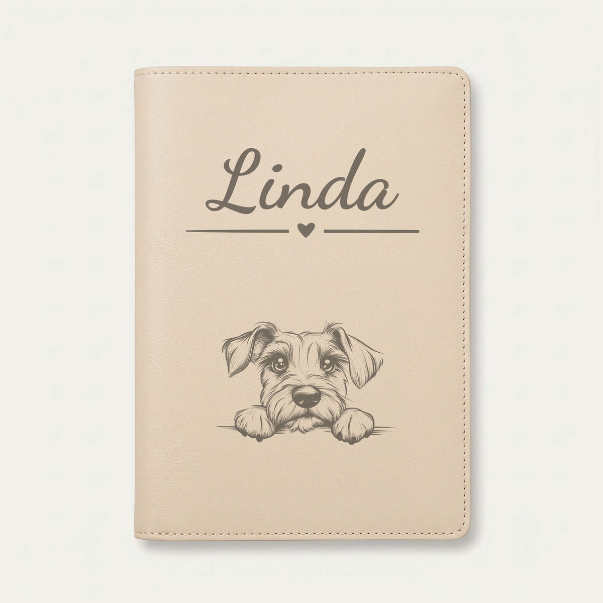 Protège carnet de santé chien personnalisé – Schnauzer nain — Crème vanille — Cœur — gravure « Linda »