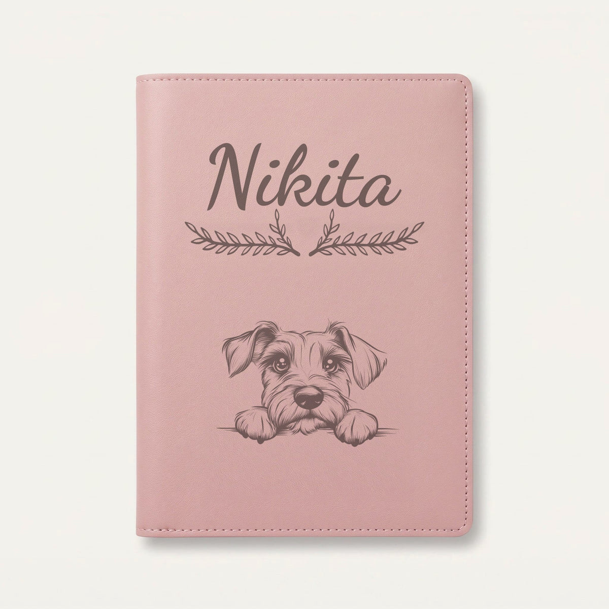 Protège carnet de santé chien personnalisé – Schnauzer nain — Rose dragée — Bouquet — gravure « Nikita »