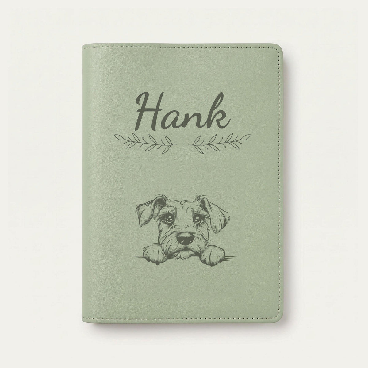 Protège carnet de santé chien personnalisé – Schnauzer nain — Vert sauge — Rameaux — gravure « Hank »