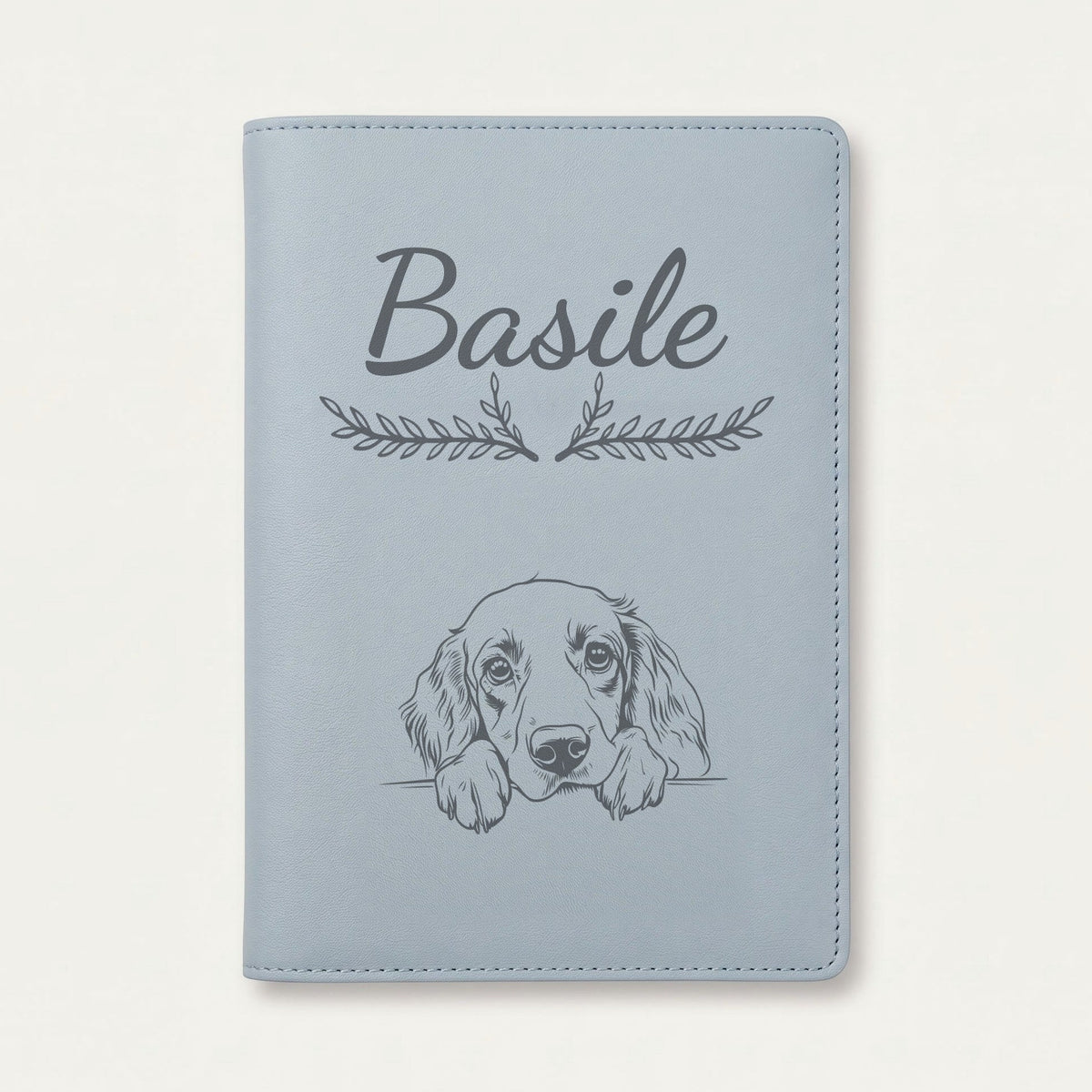 Protège carnet de santé chien personnalisé – Setter anglais — Bleu nuage — Bouquet — gravure « Basile »