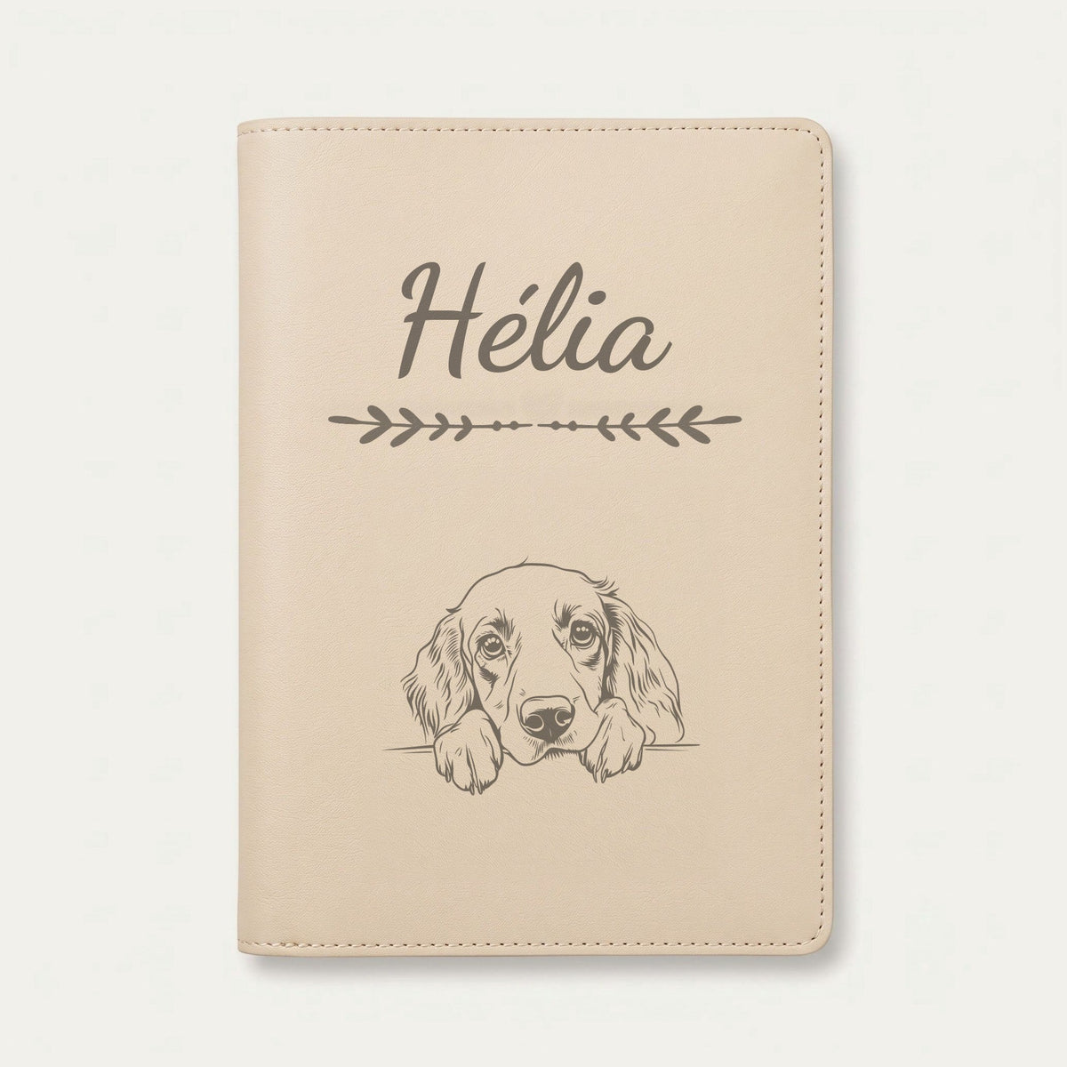 Protège carnet de santé chien personnalisé – Setter anglais — Crème vanille — Flèche — gravure « Hélia »