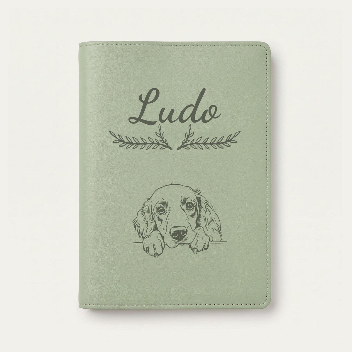 Protège carnet de santé chien personnalisé – Setter anglais — Vert sauge — Bouquet — gravure « Ludo »