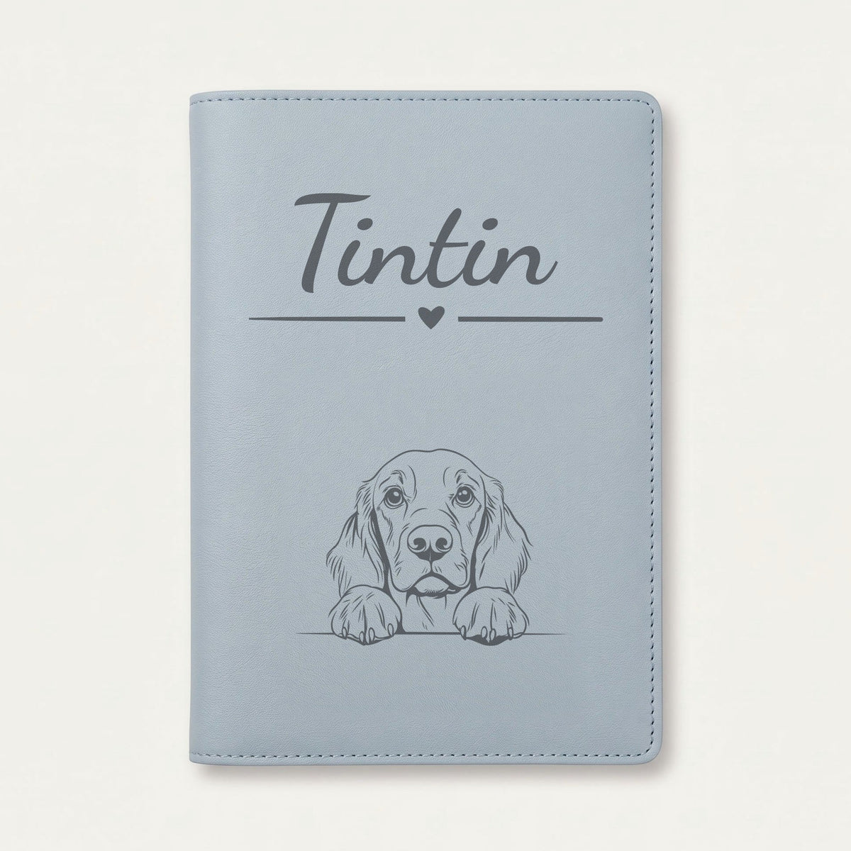 Protège carnet de santé chien personnalisé – Setter Gordon — Bleu nuage — Cœur — gravure « Tintin »