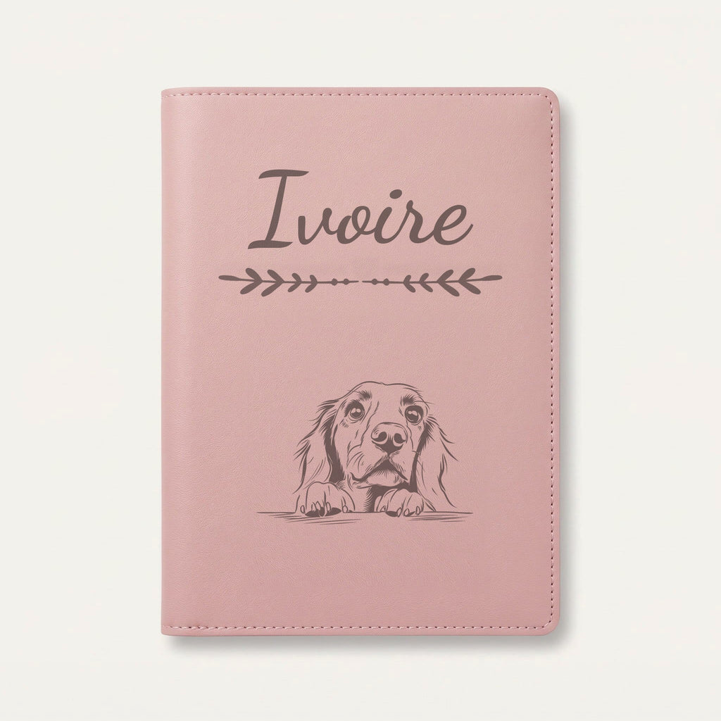 Protège carnet de santé chien personnalisé – Setter irlandais — Rose dragée — Flèche — gravure « Ivoire »