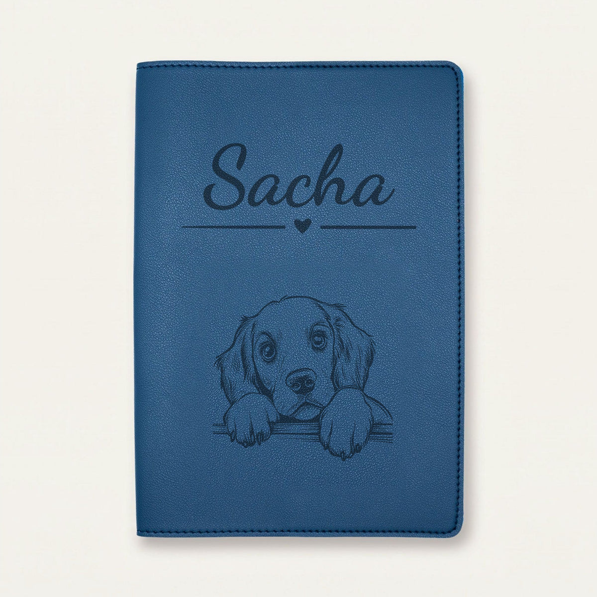 Protège carnet de santé chien personnalisé – Setter rouge et blanc — Bleu nuit — Cœur — gravure « Sacha »