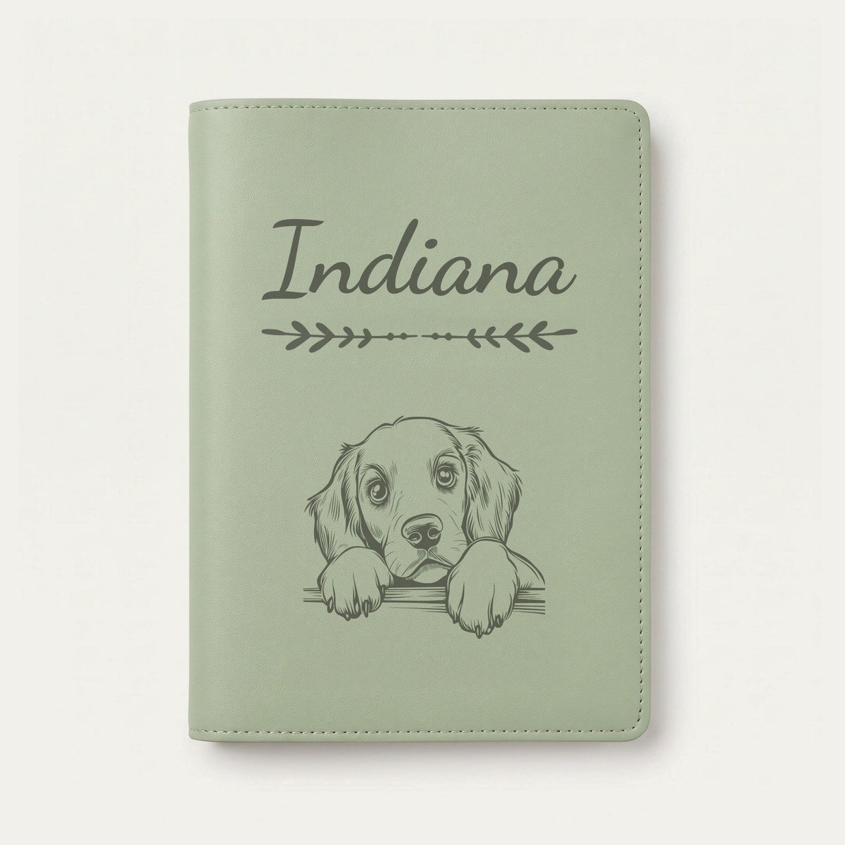 Protège carnet de santé chien personnalisé – Setter rouge et blanc — Vert sauge — Flèche — gravure « Indiana »