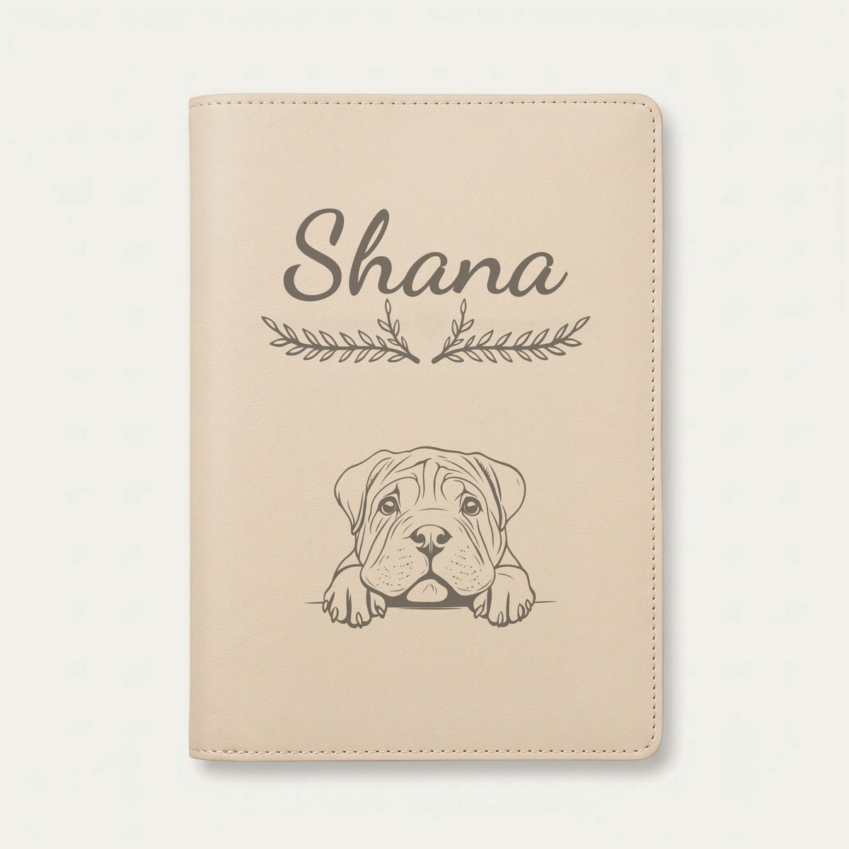 Protège carnet de santé chien personnalisé – Shar-pei — Crème vanille — Bouquet — gravure « Shana »