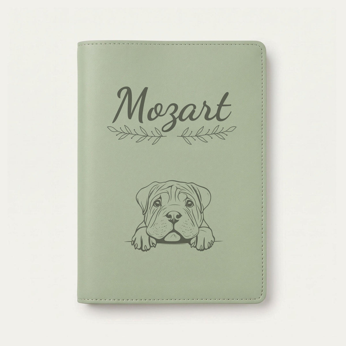 Protège carnet de santé chien personnalisé – Shar-pei — Vert sauge — Rameaux — gravure « Mozart »