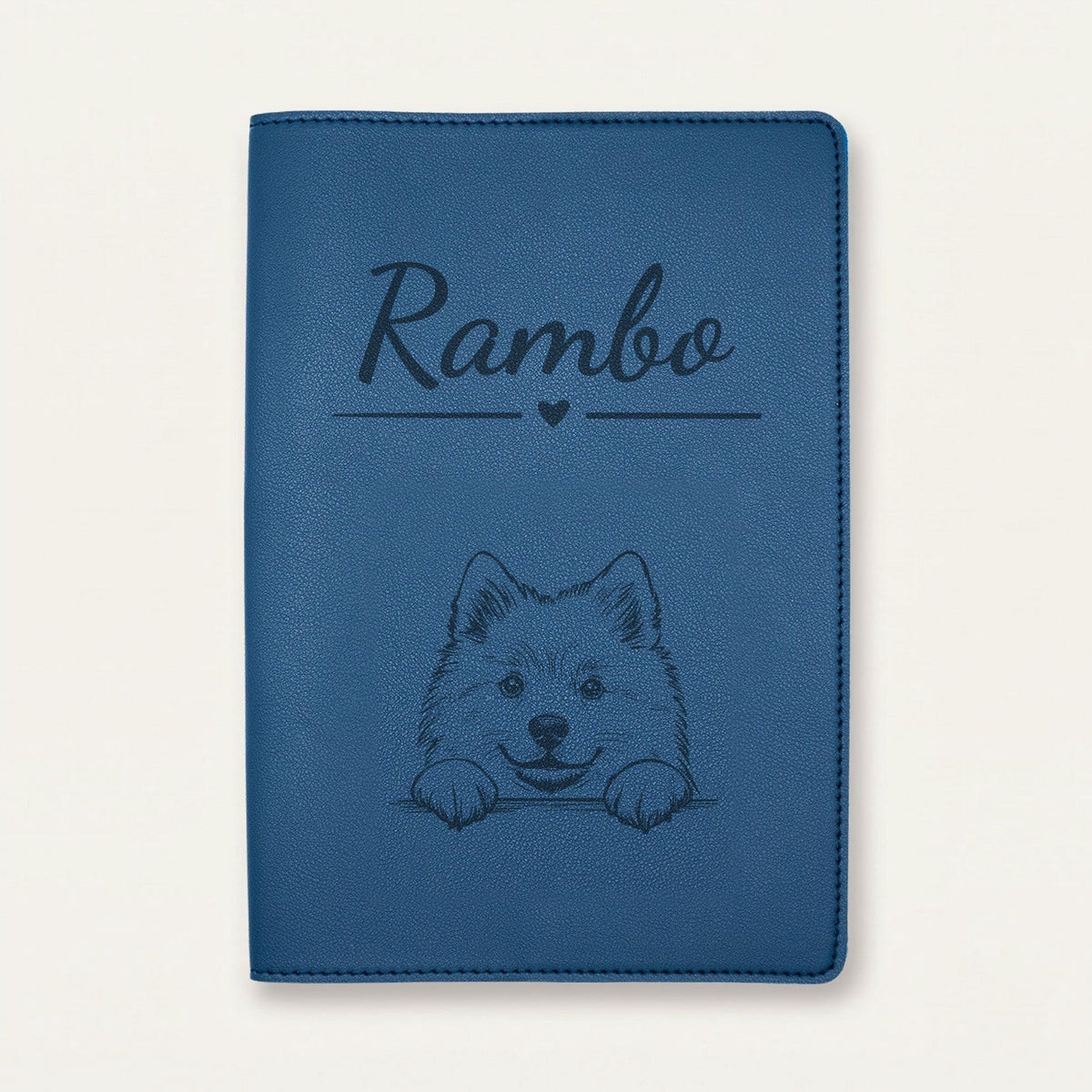 Protège carnet de santé chien personnalisé – Spitz loup — Bleu nuit — Cœur — gravure « Rambo »