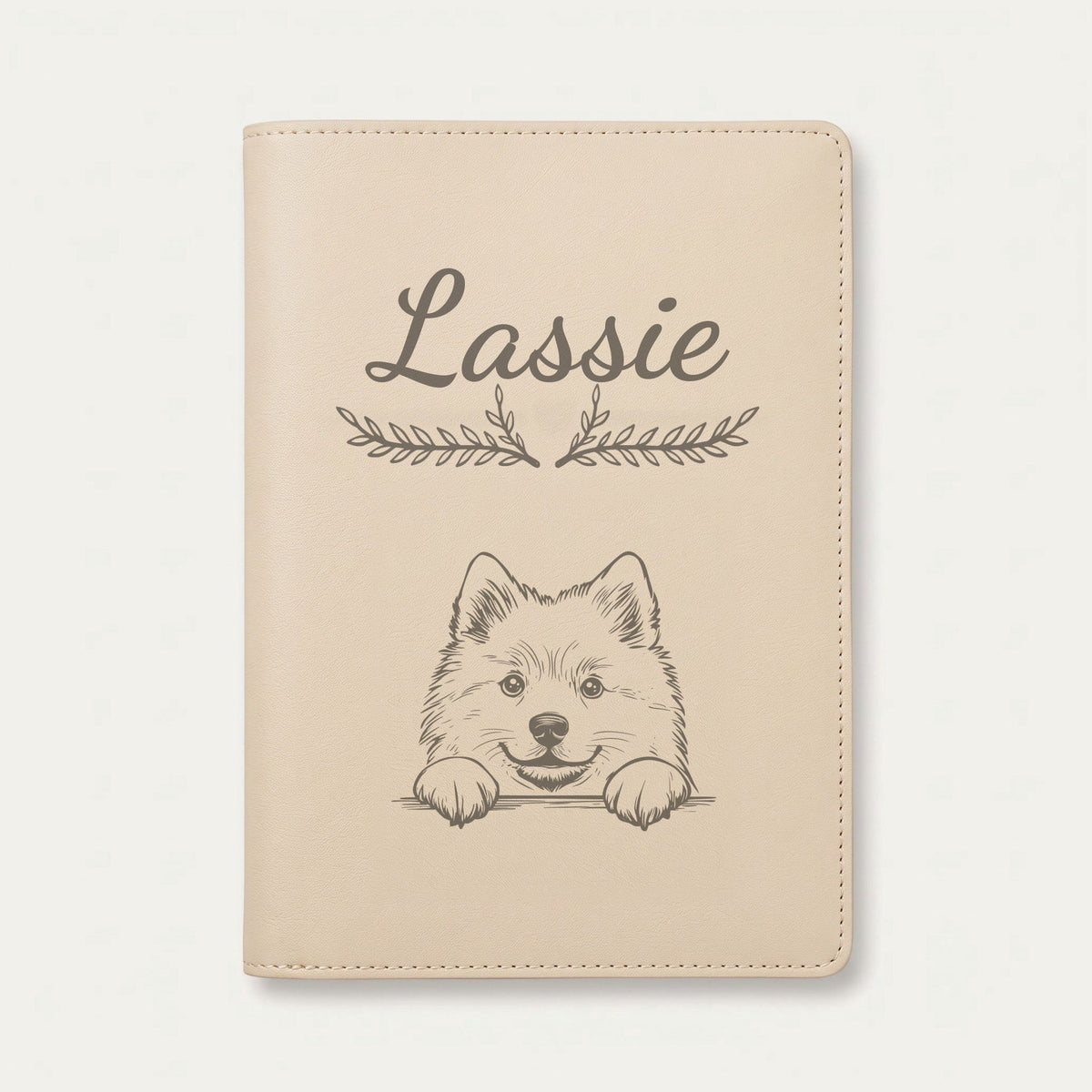 Protège carnet de santé chien personnalisé – Spitz loup — Crème vanille — Bouquet — gravure « Lassie »