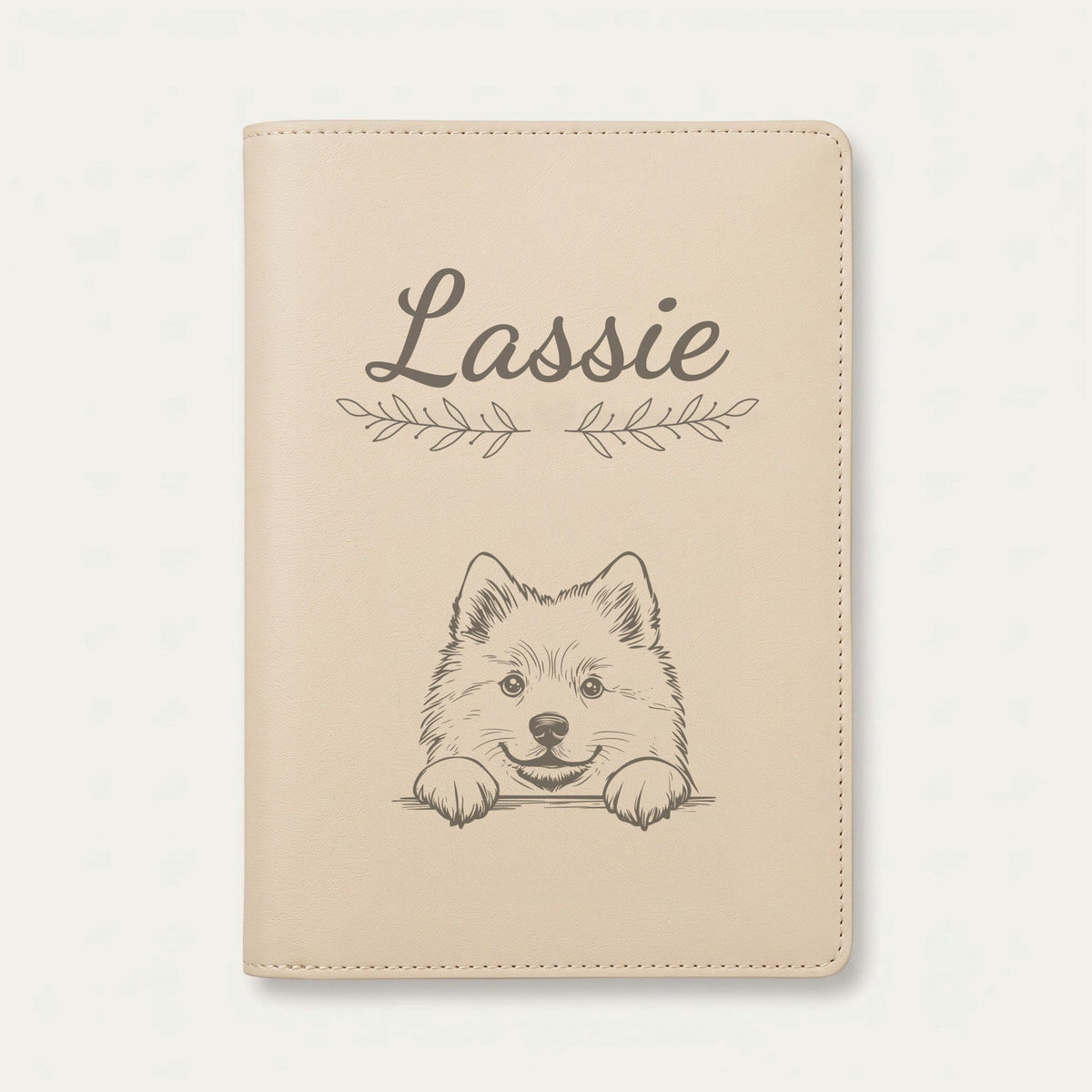 Protège carnet de santé chien personnalisé – Spitz loup — Crème vanille — Rameaux — gravure « Lassie »