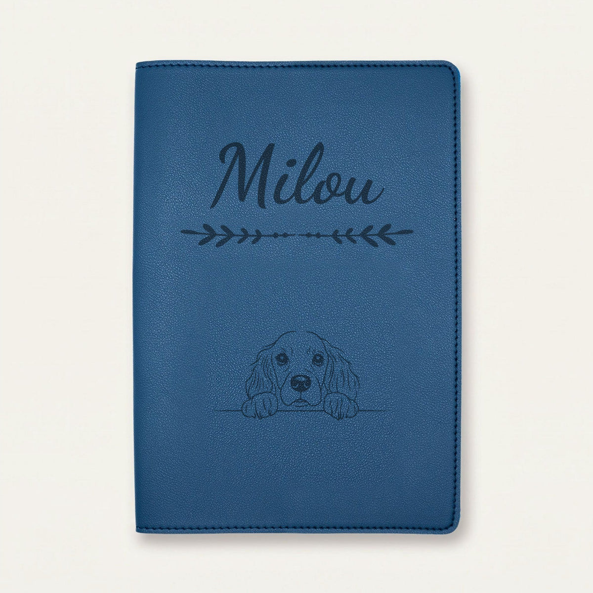 Protège carnet de santé chien personnalisé – Springer anglais — Bleu nuit — Flèche — gravure « Milou »