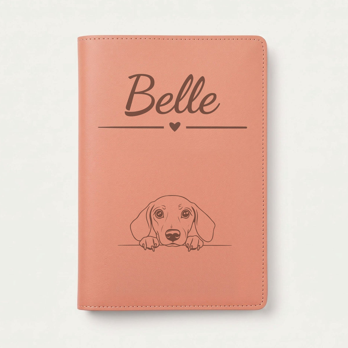 Protège carnet de santé chien personnalisé – Teckel — Terracotta — Cœur — gravure « Belle »
