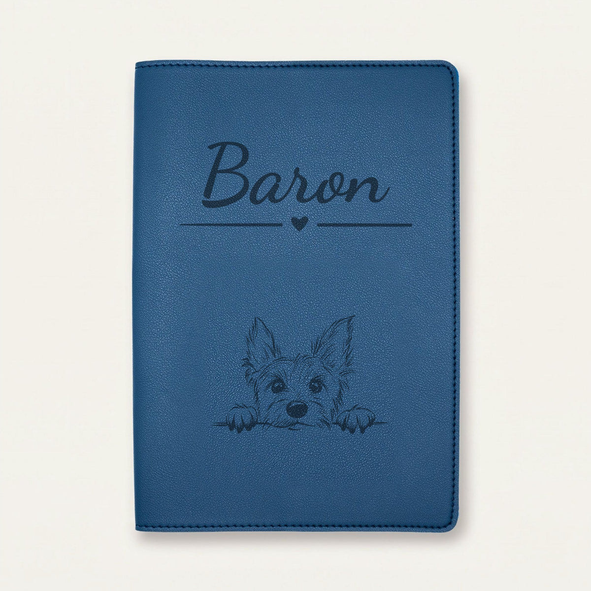 Protège carnet de santé chien personnalisé – Terrier australien — Bleu nuit — Cœur — gravure « Baron »