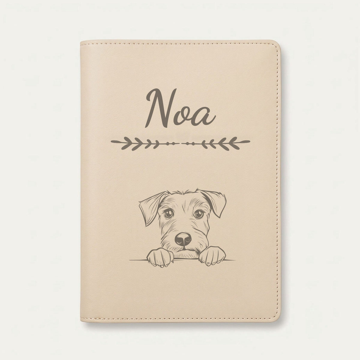Protège carnet de santé chien personnalisé – Terrier irlandais — Crème vanille — Flèche — gravure « Noa »