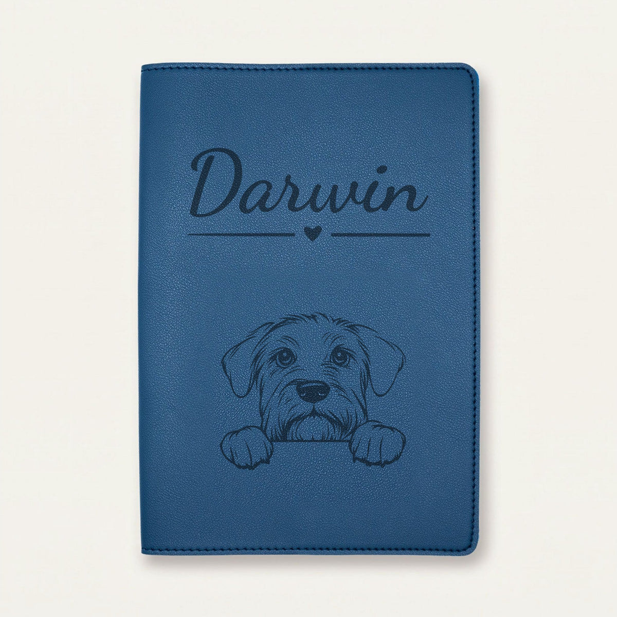 Protège carnet de santé chien personnalisé – Terrier noir russe — Bleu nuit — Cœur — gravure « Darwin »