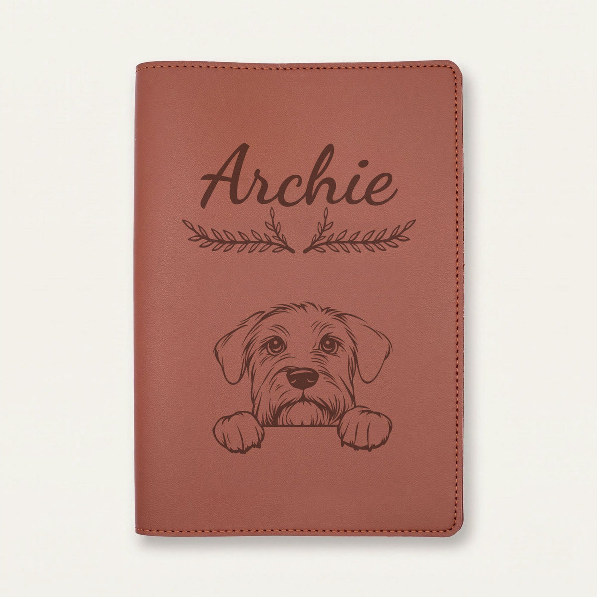 Protège carnet de santé chien personnalisé – Terrier noir russe — Chocolat — Bouquet — gravure « Archie »