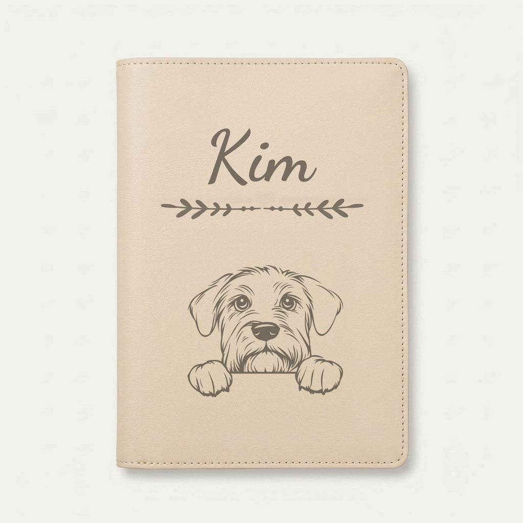 Protège carnet de santé chien personnalisé – Terrier noir russe — Crème vanille — Flèche — gravure « Kim »
