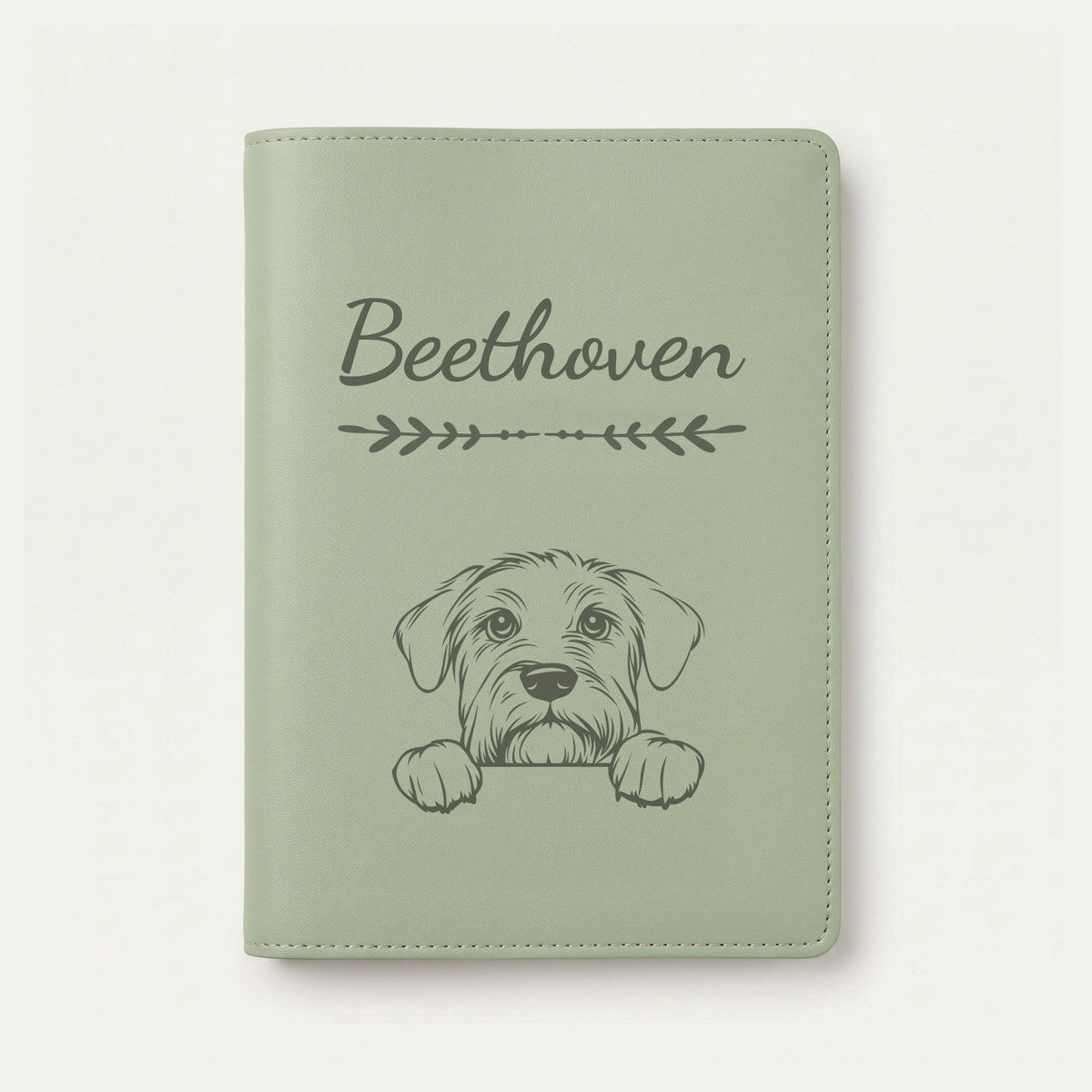 Protège carnet de santé chien personnalisé – Terrier noir russe — Vert sauge — Flèche — gravure « Beethoven »