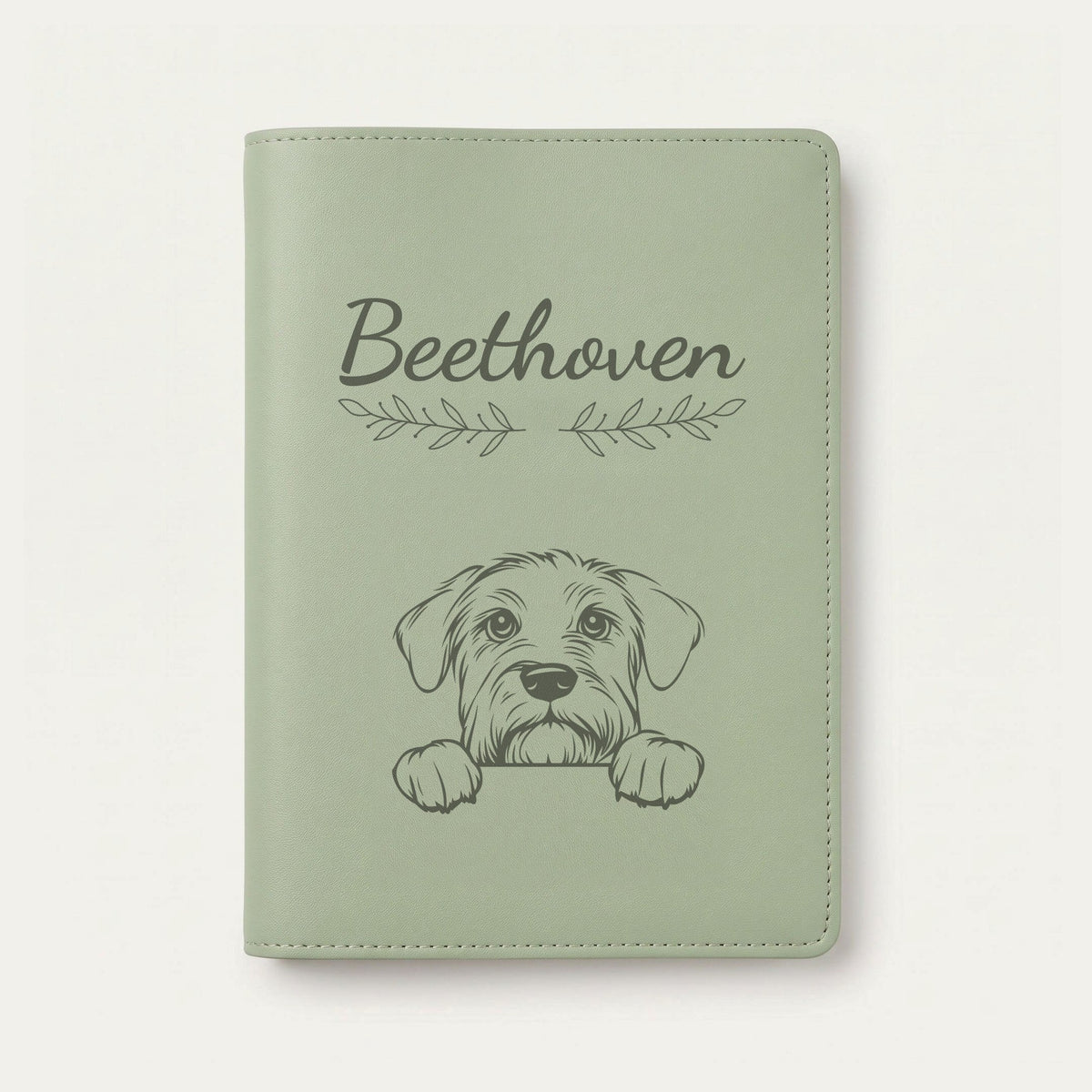 Protège carnet de santé chien personnalisé – Terrier noir russe — Vert sauge — Rameaux — gravure « Beethoven »