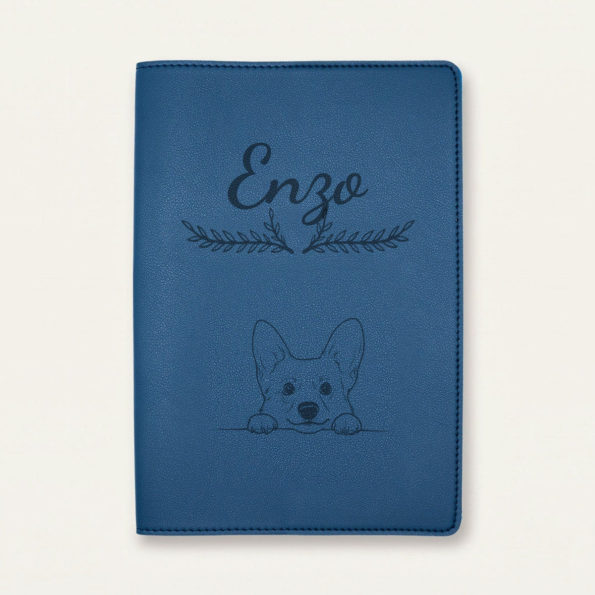 Protège carnet de santé chien personnalisé – Welsh corgi cardigan — Bleu nuit — Bouquet — gravure « Enzo »