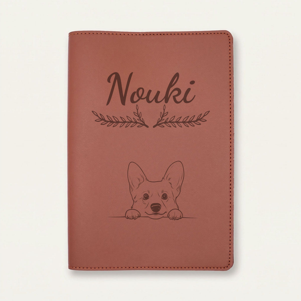 Protège carnet de santé chien personnalisé – Welsh corgi cardigan — Chocolat — Bouquet — gravure « Nouki »