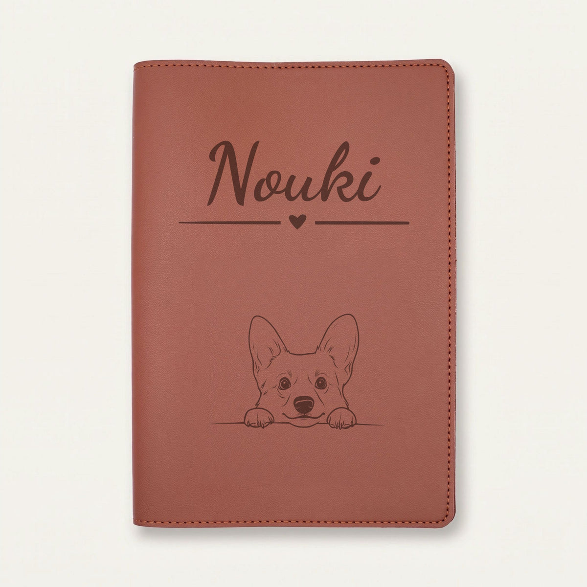 Protège carnet de santé chien personnalisé – Welsh corgi cardigan — Chocolat — Cœur — gravure « Nouki »