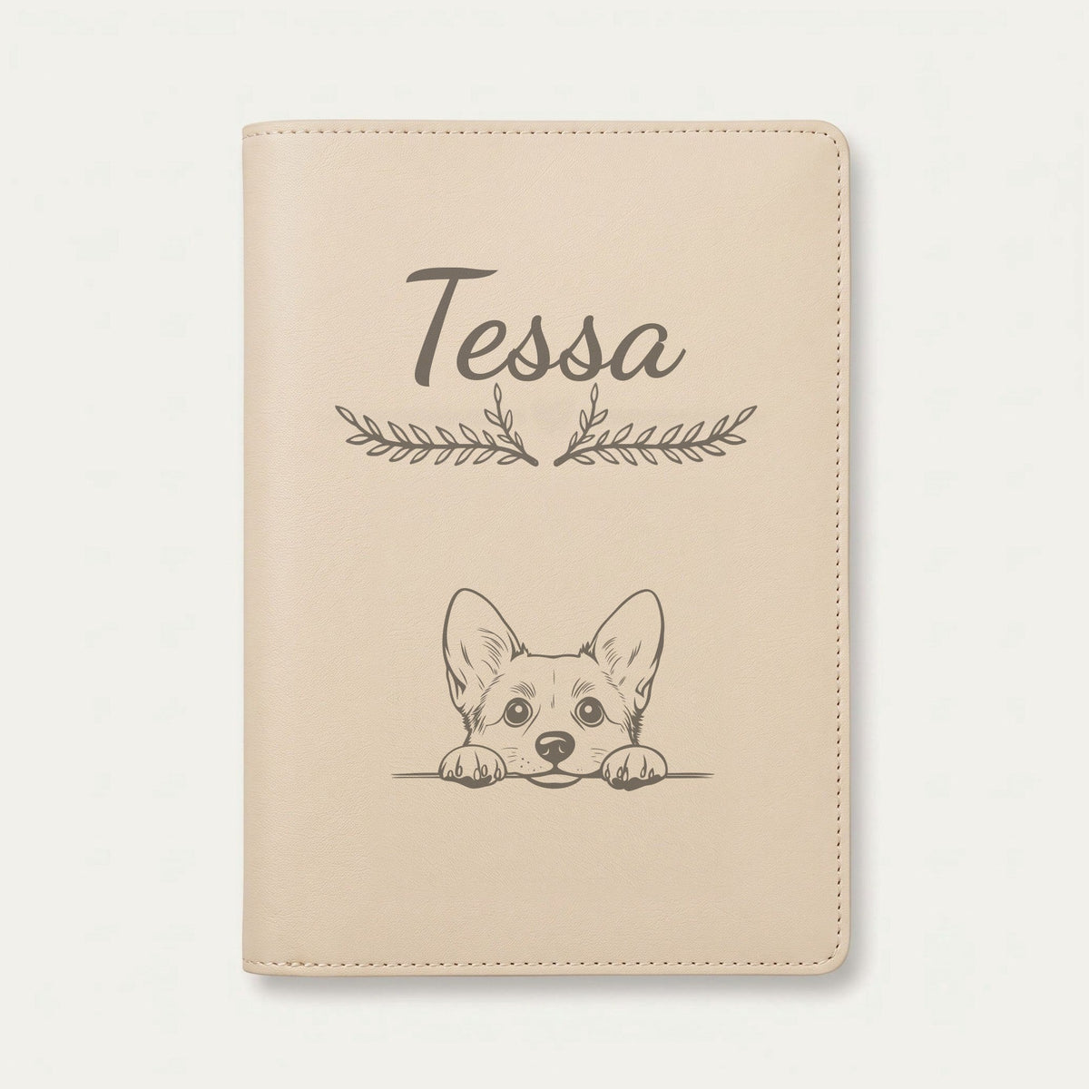 Protège carnet de santé chien personnalisé – Welsh corgi pembroke — Crème vanille — Bouquet — gravure « Tessa »
