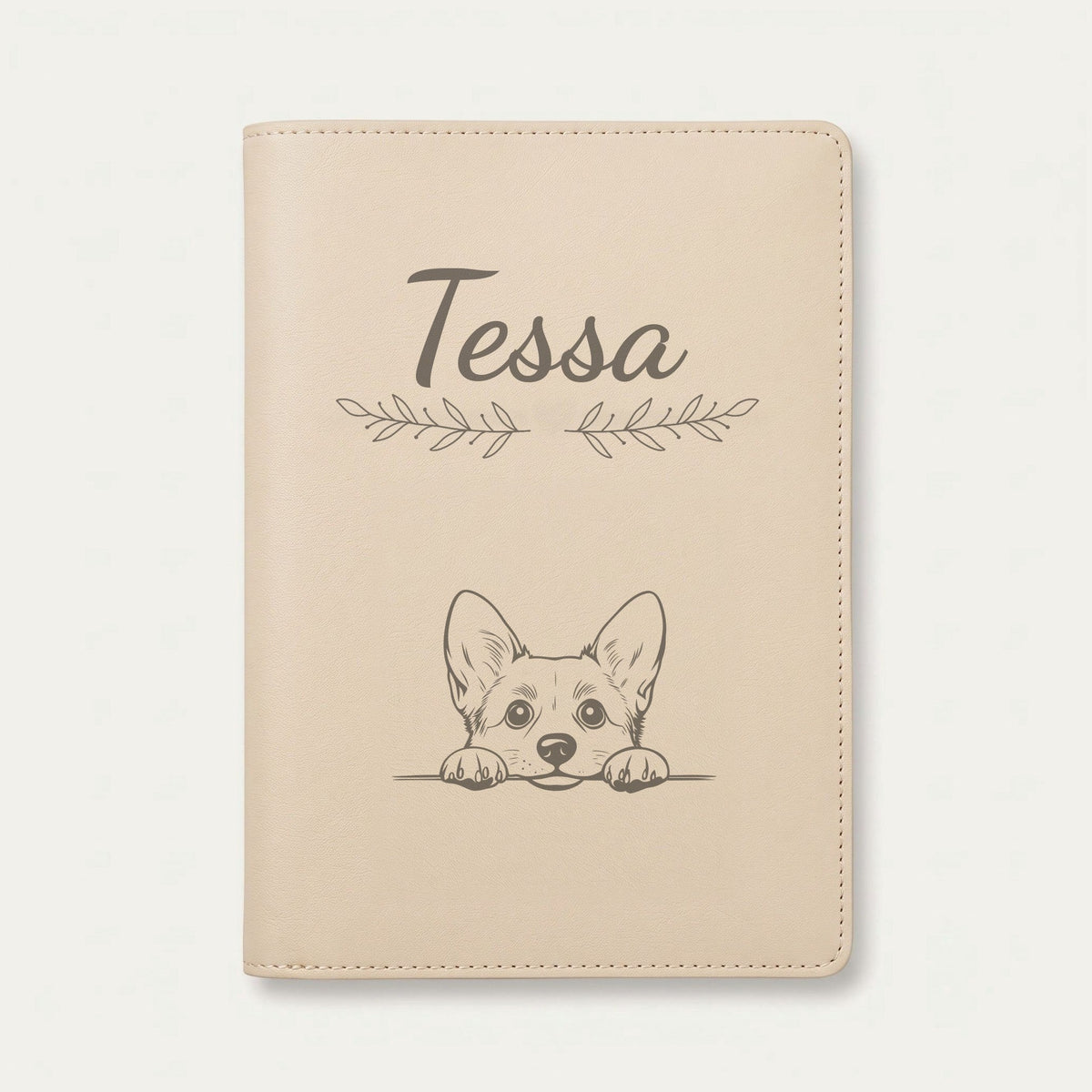 Protège carnet de santé chien personnalisé – Welsh corgi pembroke — Crème vanille — Rameaux — gravure « Tessa »