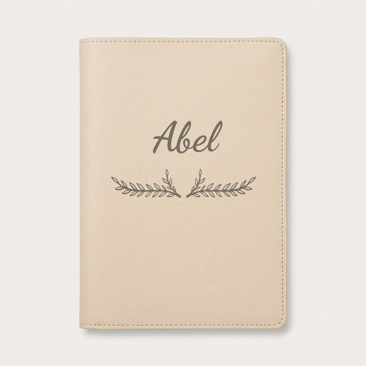 Protège carnet de santé personnalisé Abel — Crème vanille — prénom « Abel » gravé, ornement Bouquet