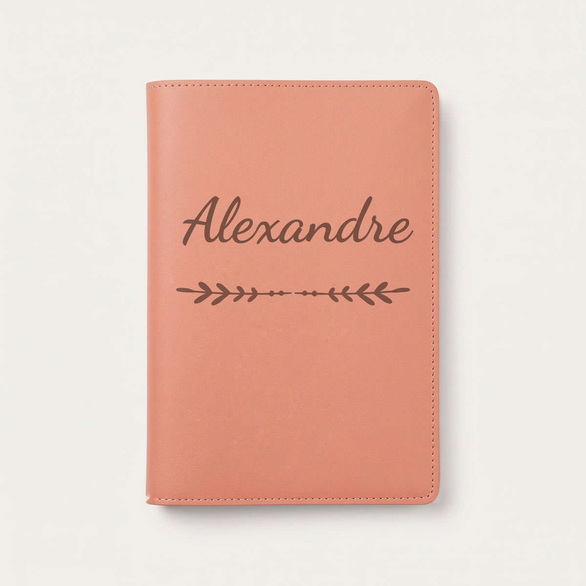 Protège carnet de santé personnalisé Alexandre — Terracotta — prénom « Alexandre » gravé, ornement Flèche
