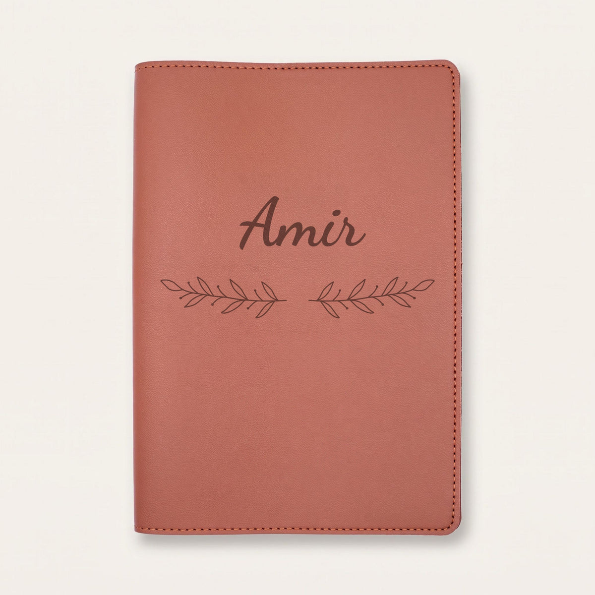Protège carnet de santé personnalisé Amir — Chocolat — prénom « Amir » gravé, ornement Rameaux